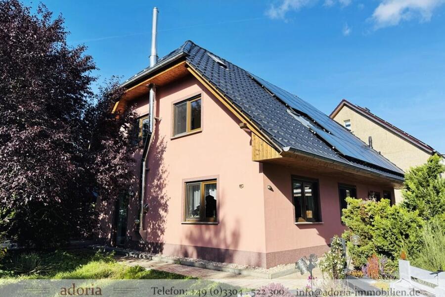 Gepflegtes Einfamilienhaus für die große Familie mit liebevoll angelegtem Garten