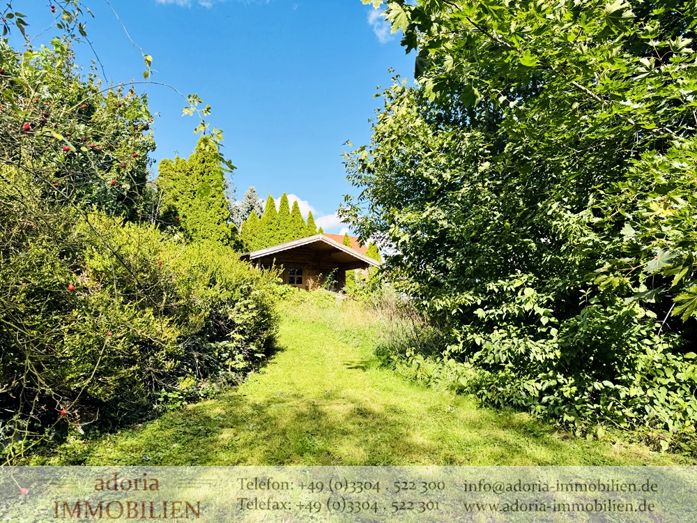 Titel Grundstück Gartenhäuschen